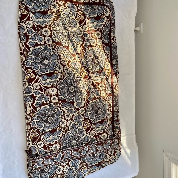 Vera Bradley Travel Garment Bag in the retired pattern known as "Slate Blooms". - Picture 4 of 9